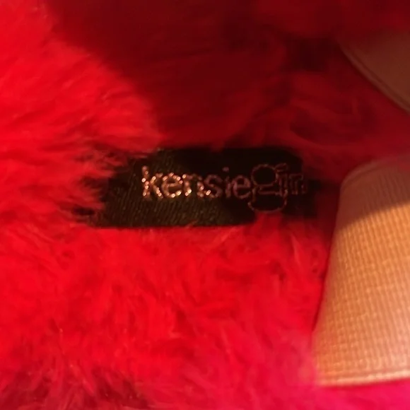 Kensie Girl's Warm Faux Fur Slipper With Elastic Back and Glitter Band size 5/6 - Picture 4 of 4